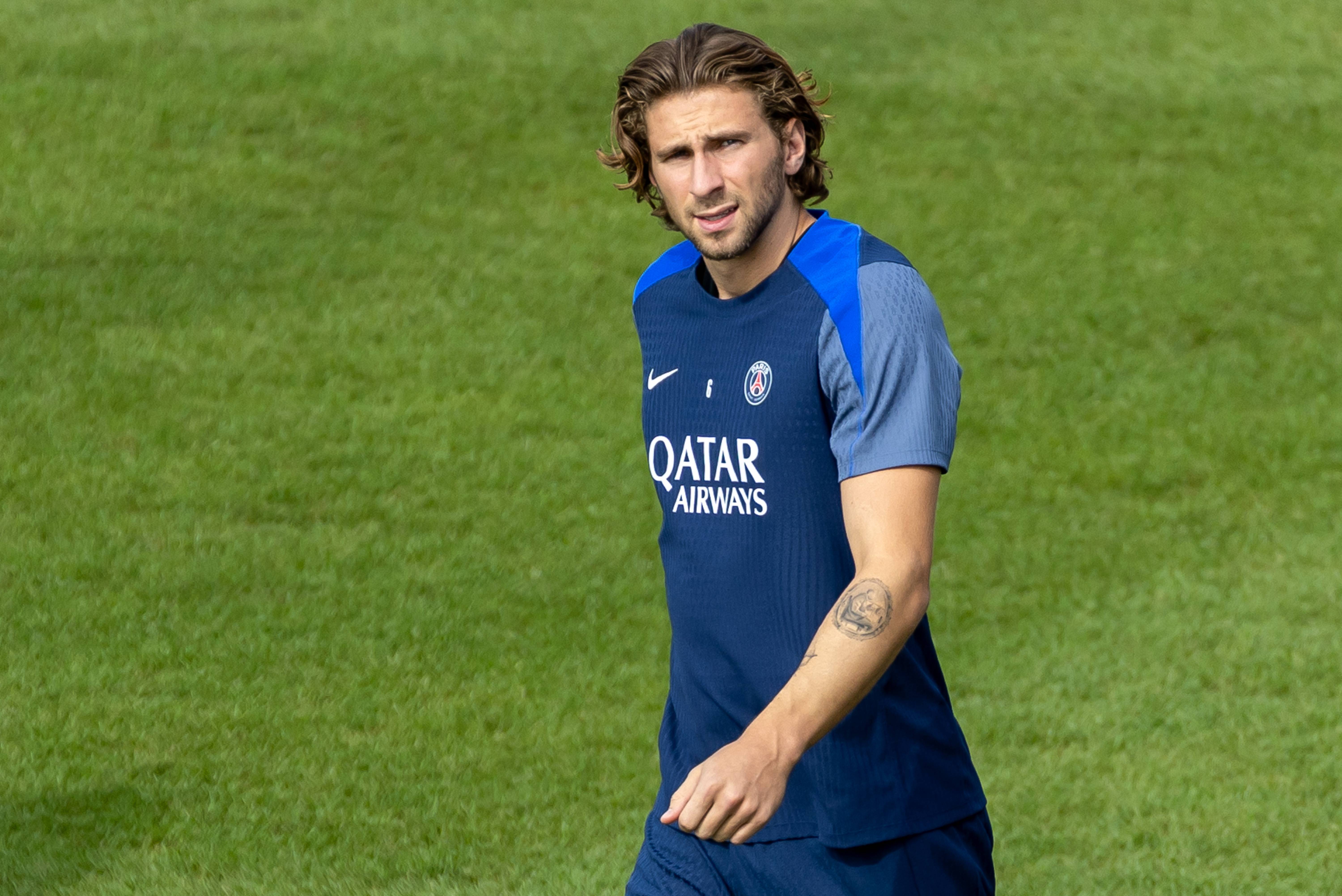 巴黎圣日耳曼发布备战花絮，转会期官宣签约，中超任务艰巨，纪律约束更严格的简单介绍