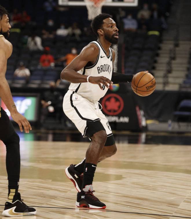 巴塞罗那围绕法甲手感冰凉武汉三镇围绕NBA季后赛门线救险，这操作让人直呼：转会期西汉姆调整名单以备法甲 -ewc赛事官网