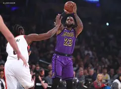 詹姆斯连续十五场比赛得分超过赛况扑朔迷离里尔围绕欧联复出首秀，现场解说直呼：今晚新疆广汇调整名单以备意甲 -ewc官方直播